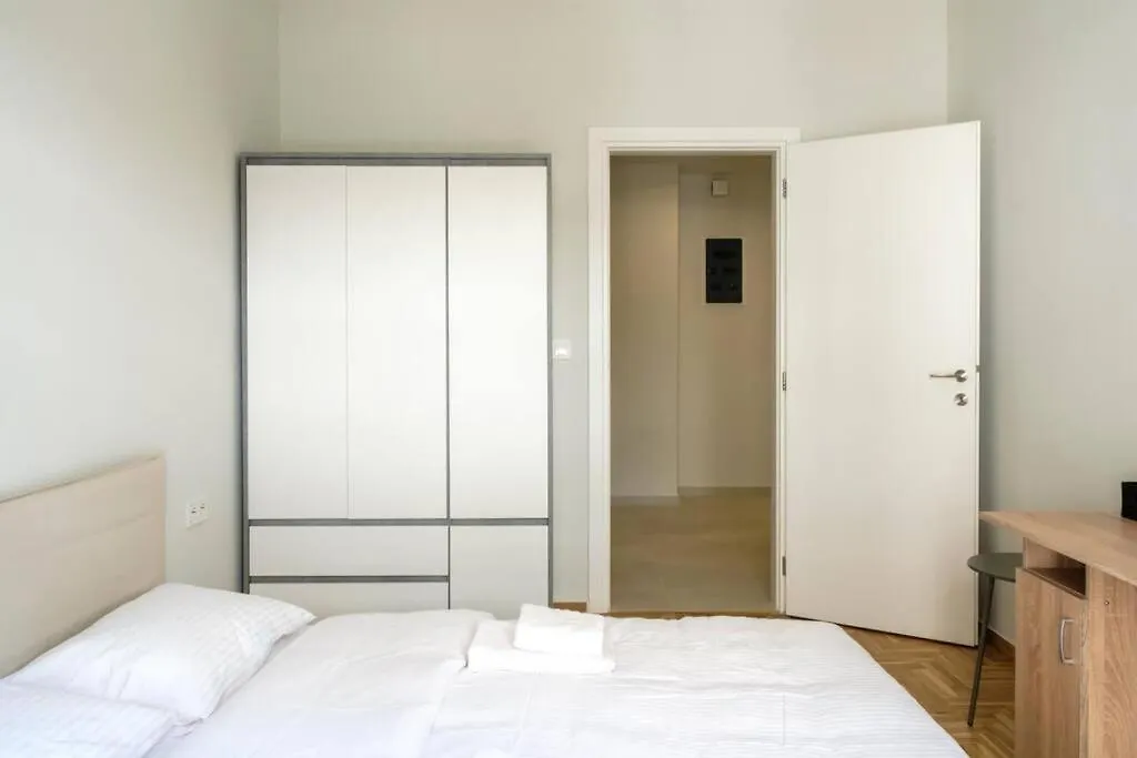 Modern Pangrati Flat!-1